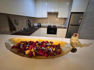 Makanan di atau berdekatan apartmen