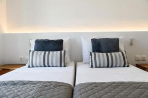 Ένα ή περισσότερα κρεβάτια σε δωμάτιο στο Phaedrus Living Paros Cycladic Residences 9 +6 φωτογραφίες
