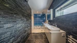 Et badeværelse på Villa Emeraude + 57 billeder