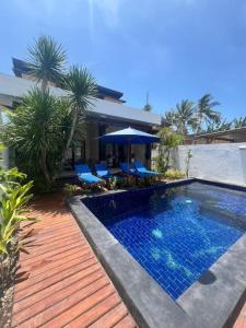 Villa Kamaria内部或周边的泳池