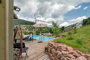 Πισίνα στο ή κοντά στο Base Camp Poolhouse