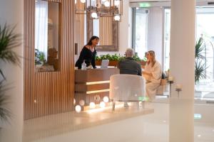 Ospiti di King Jason Paphos - Designed for Adults by Louis Hotels