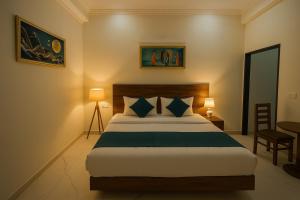 Postel nebo postele na pokoji v ubytování The Virtus Hotel Couple Friendly and Corporate Friendly Greater Noida