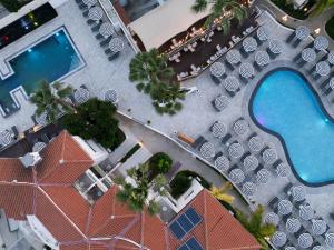 Piscina di King Jason Paphos - Designed for Adults by Louis Hotels o nelle vicinanze