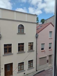 Budova, v ktorej sa hostel nachádza