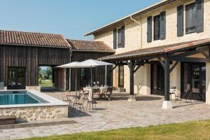 Πισίνα στο ή κοντά στο Domaine de Courbon