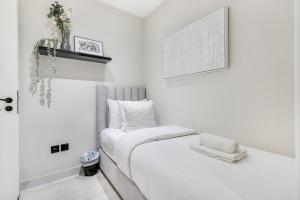 Ein Bett oder Betten in einem Zimmer der Unterkunft DAYF-FMT Fairmont Palm with Pool and Beach Access