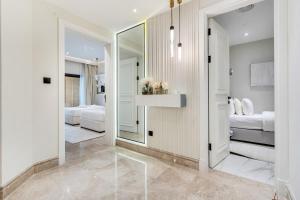 Ein Bett oder Betten in einem Zimmer der Unterkunft DAYF-FMT Fairmont Palm with Pool and Beach Access