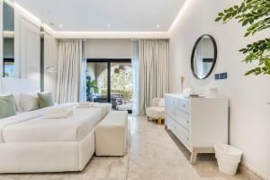 Ein Sitzbereich in der Unterkunft DAYF-FMT Fairmont Palm with Pool and Beach Access