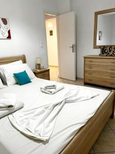 A bed or beds in a room at "Villa Kanavos" apts