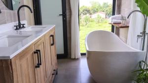 Fotografie z fotogalerie ubytování Lakeside View Villa Chuong My Ha Noi 