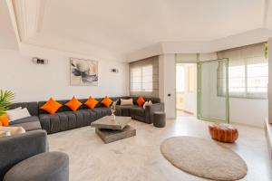 O zonă de relaxare la Confort et style en pleins centre de Hivernage