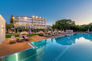 Bazén v ubytování Spa & Wellness Hotel Pinia nebo v jeho okolí