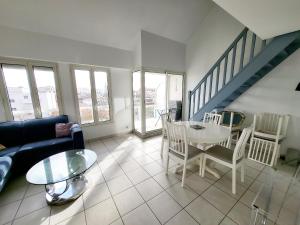 Χώρος καθιστικού στο Appartement T3 avec Mezzanine, Balcon et Garage au Centre des Sables-d'Olonne - FR-1-92-883