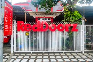 Certifikát, hodnocení, plakát nebo jiný dokument vystavený v ubytování RedDoorz near Batik Tulis Celaket 2