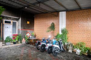 Fotografie z fotogalerie ubytování RedDoorz near Batik Tulis Celaket 2 v destinaci Malang