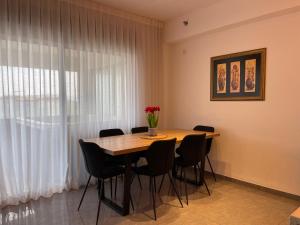 Fotografie z fotogalerie ubytování C Kinneret 2BR With Private Pool v destinaci Migdal