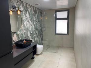 Koupelna v ubytování C Kinneret 2BR With Private Pool + 19 fotografií