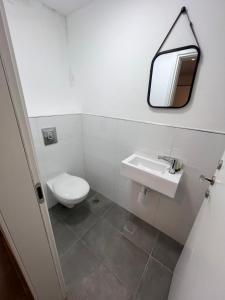 Koupelna v ubytování C Kinneret 2BR With Private Pool