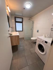 Koupelna v ubytování C Kinneret 2BR With Private Pool