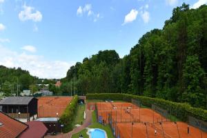 Tenis a/nebo squash v ubytování Ubytovna Český Krumlov nebo okolí