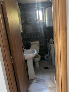 Koupelna v ubytování Kristal Rafailovici + 9 fotografií