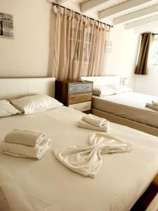 A bed or beds in a room at "Villa Kanavos" apts