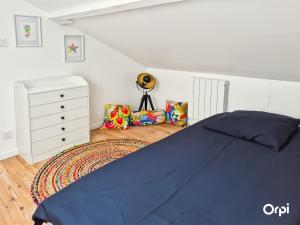 Postel nebo postele na pokoji v ubytování Maison de Pêcheur Rénovée à Riantec avec Jardin et Véranda - FR-1-349-200