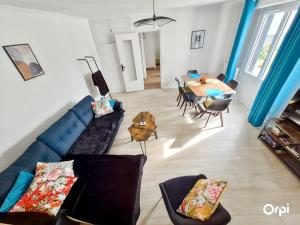 Posezení v ubytování Maison de Pêcheur Rénovée à Riantec avec Jardin et Véranda - FR-1-349-200 + 27 fotografií