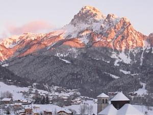 Nespecifikovaný výhled na hory nebo výhled na hory při pohledu z apartmánu + 4 fotografie