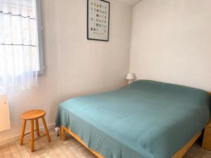 Posteľ alebo postele v izbe v ubytovaní Maison T2: Cour, Parking, À 600m de la mer, Quartier calme - FR-1-92-913