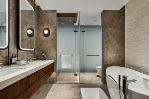 Un baño de Vignette Collection Shanghai Snow World Hotel by IHG