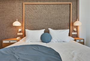 Кровать или кровати в номере Mar Azul Pur Estil Hotel & Spa