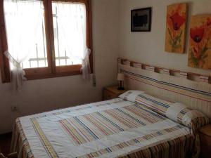Posteľ alebo postele v izbe v ubytovaní Casa ideal con piscina privada, cerca del mar, wifi gratis, aire opcional, mascotas y playa para perros - ES-184-16