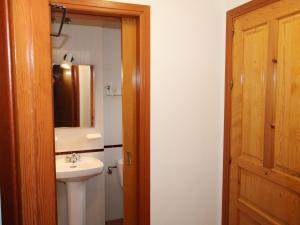 Kúpeľňa v ubytovaní Casa ideal con piscina privada, cerca del mar, wifi gratis, aire opcional, mascotas y playa para perros - ES-184-16