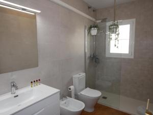 Kúpeľňa v ubytovaní Casa ideal con piscina privada, cerca del mar, wifi gratis, aire opcional, mascotas y playa para perros - ES-184-16