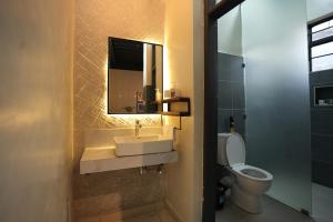 Ένα μπάνιο στο The Suites Fourways +38 φωτογραφίες