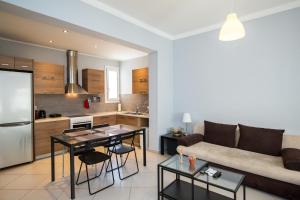 Kuchyň nebo kuchyňský kout v ubytování Spacious1 Bedroom Flat In The Heart Of Athens