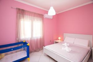 Postel nebo postele na pokoji v ubytování Spacious1 Bedroom Flat In The Heart Of Athens