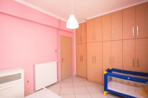 Postel nebo postele na pokoji v ubytování Spacious1 Bedroom Flat In The Heart Of Athens