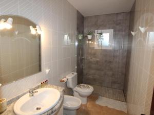 Kúpeľňa v ubytovaní Casa ideal cerca de la playa, wifi gratis y aire acondicionado - ES-184-57 + 20 fotografií