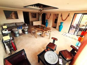 an aerial view of a living room with a table at L'ECRIN de la PALMERAIE in Dar Caïd Layadi