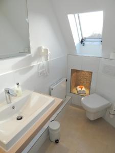Ein Badezimmer in der Unterkunft Airport Fashion Hotel