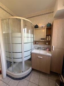 Kuchyň nebo kuchyňský kout v ubytování Centre ville 2 chambres 4voyageurs appartement rénové