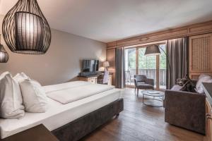 A bed or beds in a room at Engel Gourmet&Spa