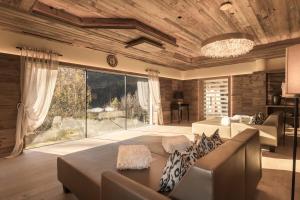 A seating area at Engel Gourmet&Spa
