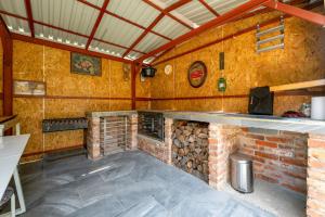 Kuchyň nebo kuchyňský kout v ubytování Zabszalma vendégház