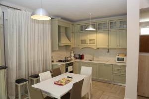 Η κουζίνα ή μικρή κουζίνα στο Artino