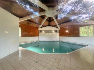 Bazén v ubytování Studio avec piscine et WiFi à Saint-Georges-d'Oléron - FR-1-778-40 nebo v jeho okolí