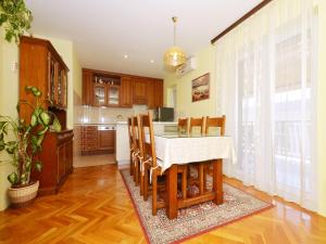 Kuchyň nebo kuchyňský kout v ubytování Apartment Vukadin + 18 fotografií